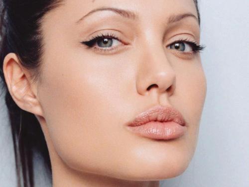 Angelina Jolie 14
