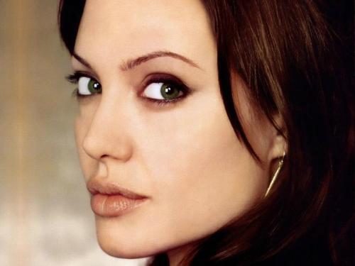 Angelina Jolie 9